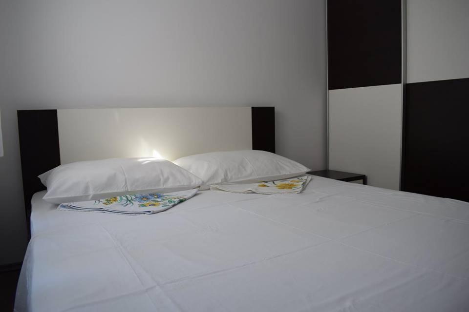 Apartmani Celjak パグ エクステリア 写真